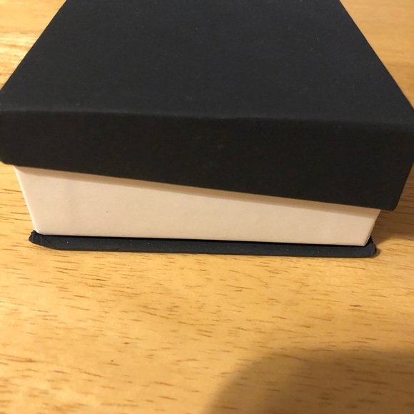 Womens cross necklace. New in box but no tags. 16 in chain with a 6 in extender - Picture 4 of 5